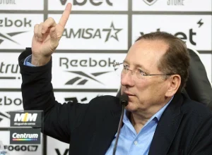 O cenário atual do Botafogo aponta para uma possível ruptura com John Textor, empresário e investidor majoritário da SAF alvinegra