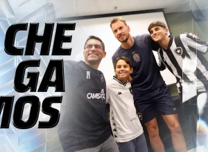 Delegação do Botafogo registra viagem a Porto Alegre e intensifica preparação para enfrentar o Grêmio pelo Brasileiro.