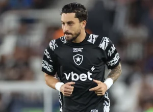 Capitão Alex Telles pede foco do Botafogo para manter bom início e buscar vitória fora de casa contra o Grêmio pelo Brasileiro.