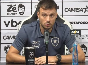 Botafogo: Anselmi elogia garotos do sub-20 e revela estratégia de "desabrochar jogadores" na base
