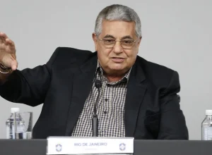 Ferj responde a críticas de Anselmi, defende regras do Carioca e reforça que clubes aprovaram o regulamento e as premiações.