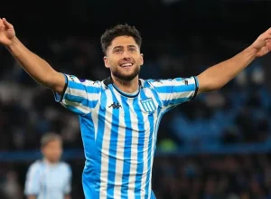 Santos apresenta proposta mais forte e lidera disputa com Botafogo pela contratação do zagueiro argentino Marco Di Cesare para 2026.