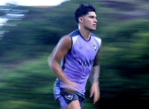 Botafogo adota cautela na recuperação de Tucu Correa e só libera atacante quando estiver totalmente apto fisicamente.