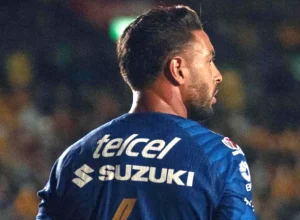 Botafogo tem proposta por Nathan Silva recusada e negocia com Dantas e Paulinho para reforçar o elenco.