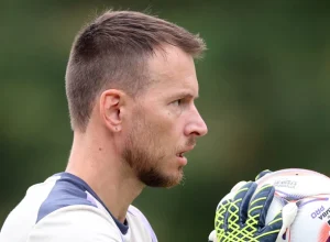 Botafogo afirma não ter recebido proposta do Corinthians pelo goleiro Neto, mas rumores sobre interesse seguem no mercado da bola.