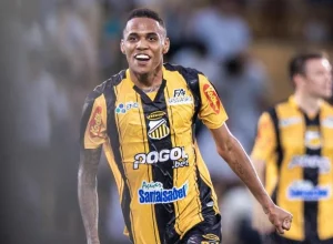 Botafogo negocia com o Novorizontino a contratação do zagueiro Dantas. Diferença de valores ainda impede acordo entre os clubes.