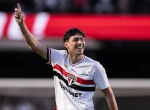 Novo zagueiro do Botafogo, Ferraresi chega para fortalecer a defesa e aumentar a disputa por posição entre os titulares.