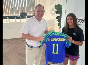 Investidor comemora transferência de Giovanna Waksman para o futebol francês e destaca potencial da jovem promessa.