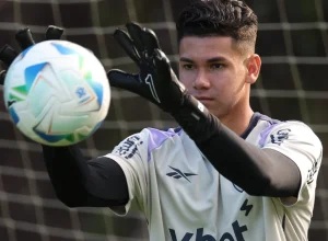 Cristhian Loor durante treino do Botafogo antes da convocação para o Equador.